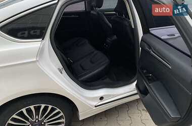 Седан Ford Fusion 2016 в 