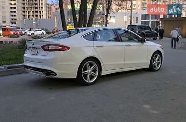 Седан Ford Fusion 2015 в 