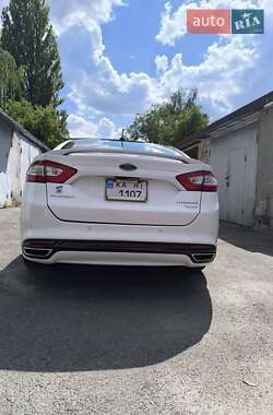 Седан Ford Fusion 2015 в 