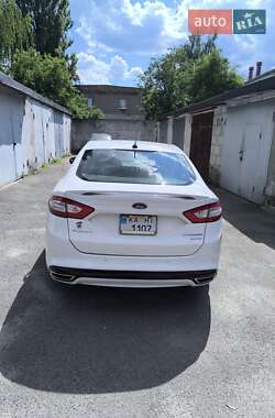 Седан Ford Fusion 2015 в 