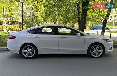 Седан Ford Fusion 2015 в 