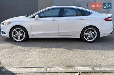 Седан Ford Fusion 2015 в 