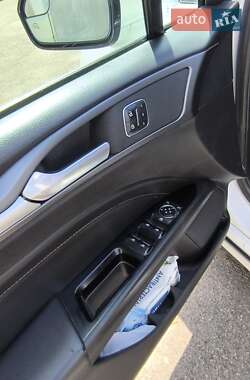 Седан Ford Fusion 2015 в 