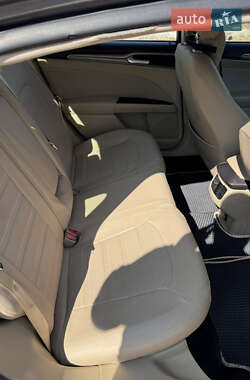 Седан Ford Fusion 2013 в 