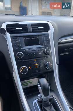 Седан Ford Fusion 2013 в 