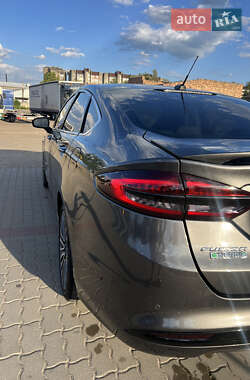 Седан Ford Fusion 2017 в 