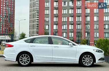 Седан Ford Fusion 2016 в 