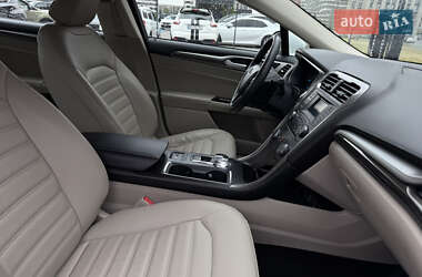 Седан Ford Fusion 2016 в 
