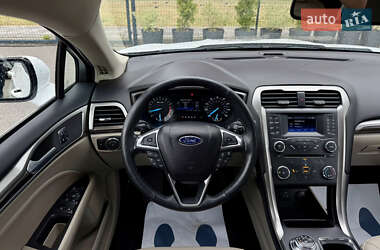 Седан Ford Fusion 2016 в 