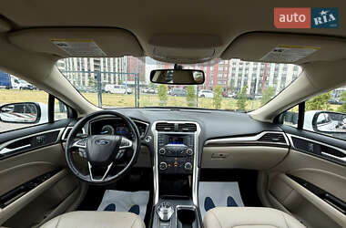 Седан Ford Fusion 2016 в 