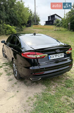 Седан Ford Fusion 2018 в 