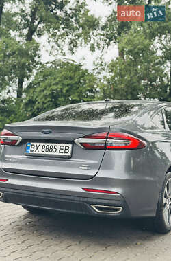 Седан Ford Fusion 2019 в 