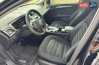 Седан Ford Fusion 2015 в 