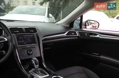 Седан Ford Fusion 2012 в 