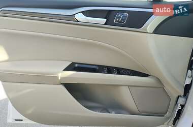Седан Ford Fusion 2016 в 