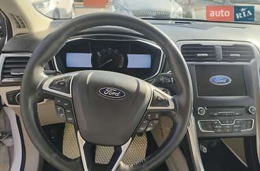 Седан Ford Fusion 2016 в 