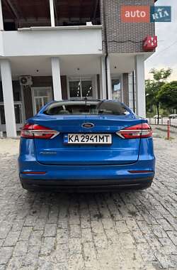 Седан Ford Fusion 2019 в 