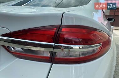 Седан Ford Fusion 2016 в 