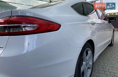 Седан Ford Fusion 2016 в 