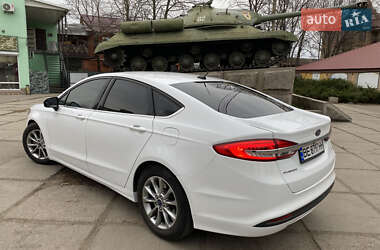 Седан Ford Fusion 2016 в 
