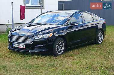 Седан Ford Fusion 2015 в 