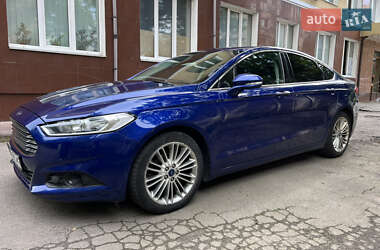 Седан Ford Fusion 2015 в 