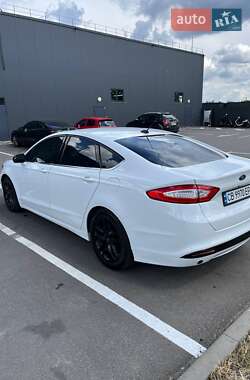 Седан Ford Fusion 2015 в 