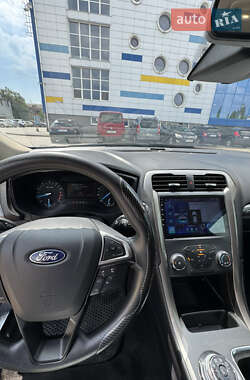 Седан Ford Fusion 2019 в 