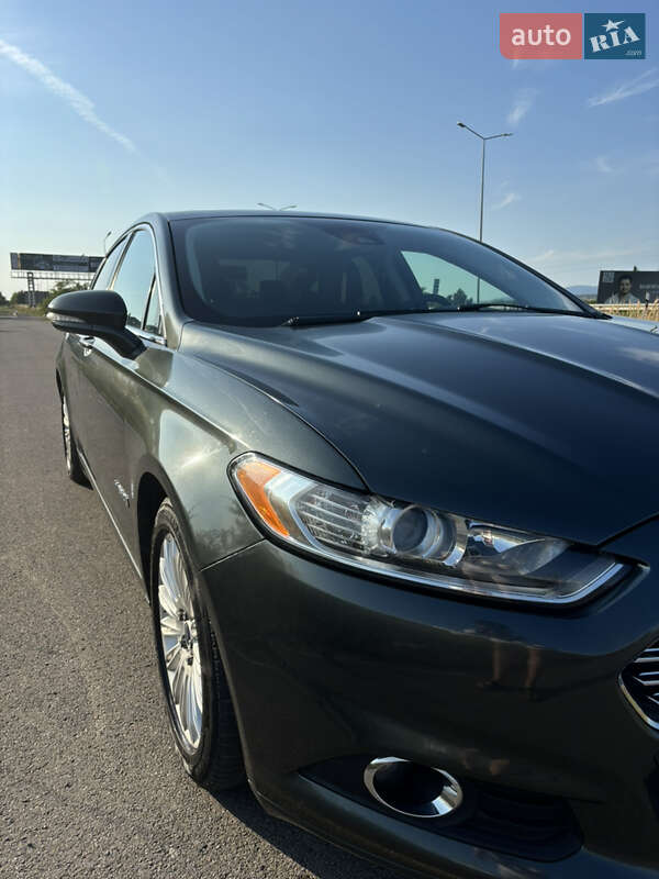 Седан Ford Fusion 2014 в Ужгороде