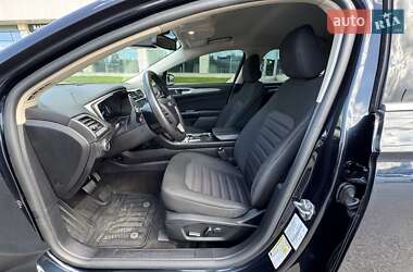 Седан Ford Fusion 2019 в 