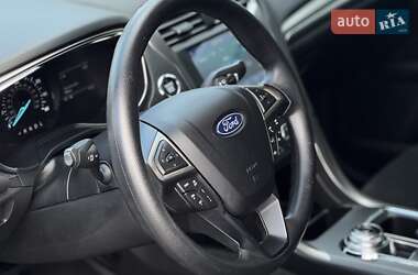 Седан Ford Fusion 2019 в 