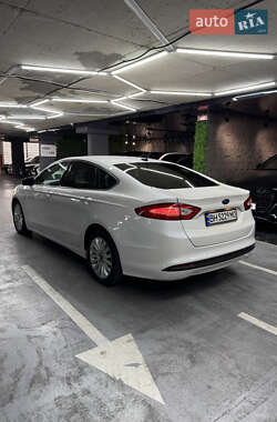 Седан Ford Fusion 2013 в 