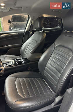 Седан Ford Fusion 2013 в 
