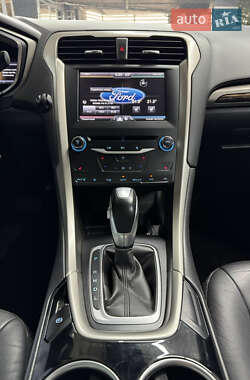 Седан Ford Fusion 2013 в 