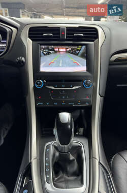 Седан Ford Fusion 2013 в 