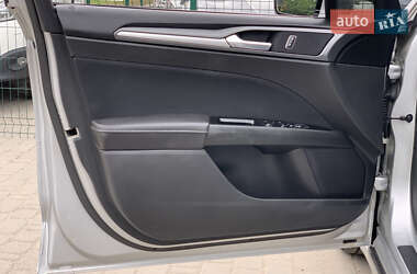 Седан Ford Fusion 2015 в 