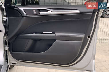 Седан Ford Fusion 2015 в 