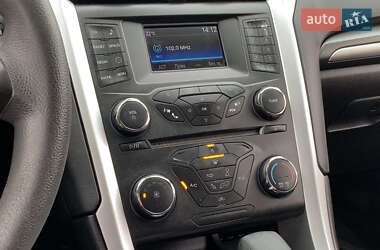 Седан Ford Fusion 2015 в 