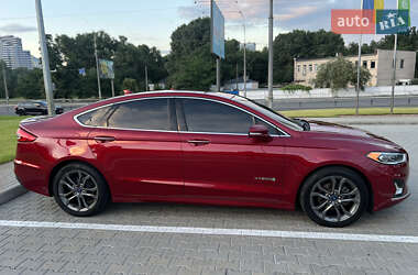 Седан Ford Fusion 2019 в 