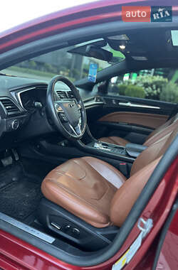 Седан Ford Fusion 2019 в 
