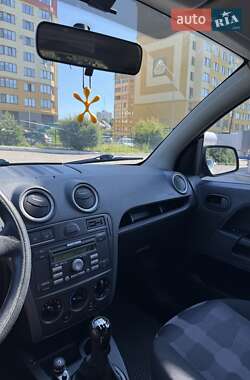 Хэтчбек Ford Fusion 2010 в 