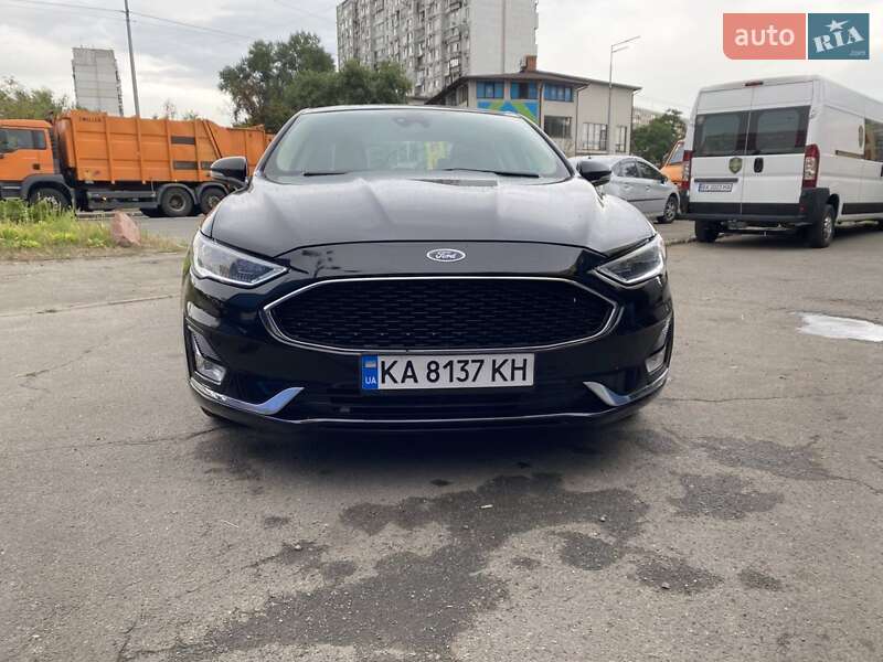 Седан Ford Fusion 2019 в 