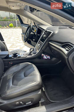 Седан Ford Fusion 2015 в 