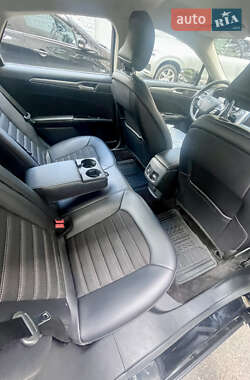 Седан Ford Fusion 2017 в 