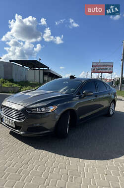 Седан Ford Fusion 2016 в 