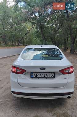 Седан Ford Fusion 2015 в 