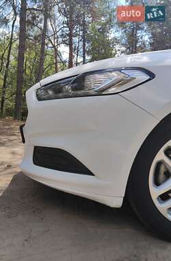 Седан Ford Fusion 2015 в 