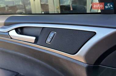 Седан Ford Fusion 2016 в 