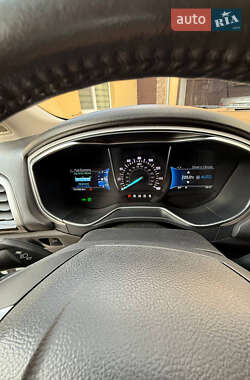 Седан Ford Fusion 2015 в 