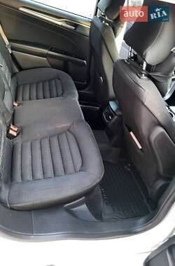 Седан Ford Fusion 2015 в 